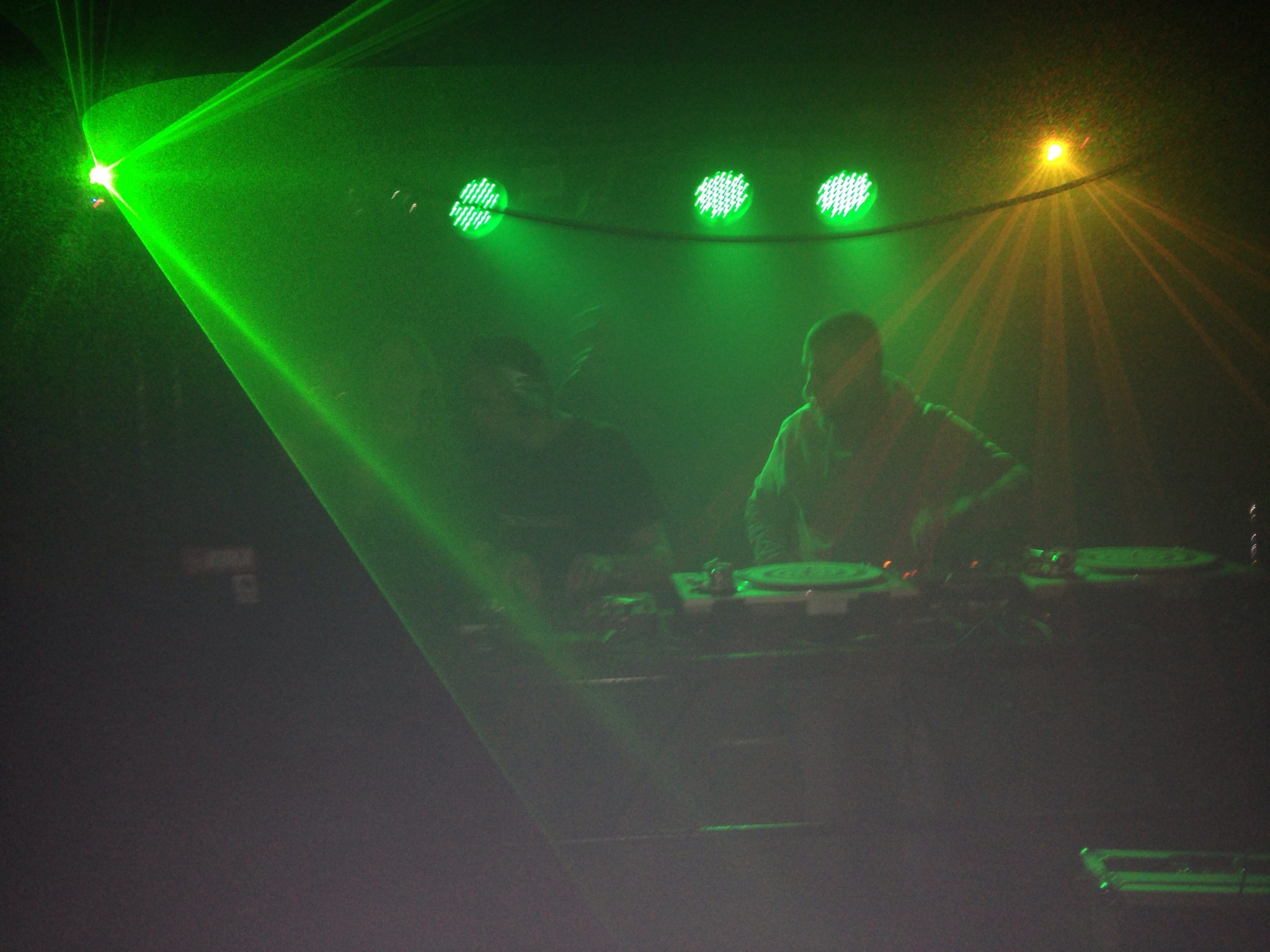 dj na impreze, organizacja imprez, wynajem oswietlenia, swiatla dyskotekowe, laser,led par, ledy, dym,gramofony