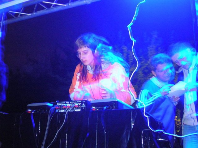 dj na impreze, organizacja imprez, wynajem oswietlenia, swiatla dyskotekowe, lampa uv, ultrafiolet, laser, naglosnienie, plener, festyn