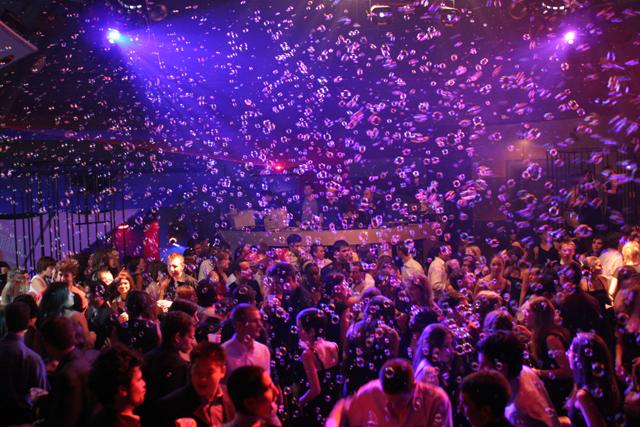 bubbles party,wytwornica baniek mydlanych,organizacja imprez,naglosnienie,oswietlenie,efekty