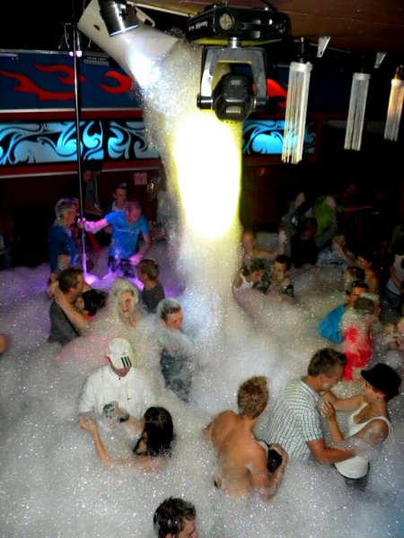 wynajem wytwornicy piany wroclaw, piana party, maszyna do piany, foam machine